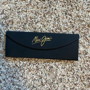 Maui Jim Glasses case with cloth